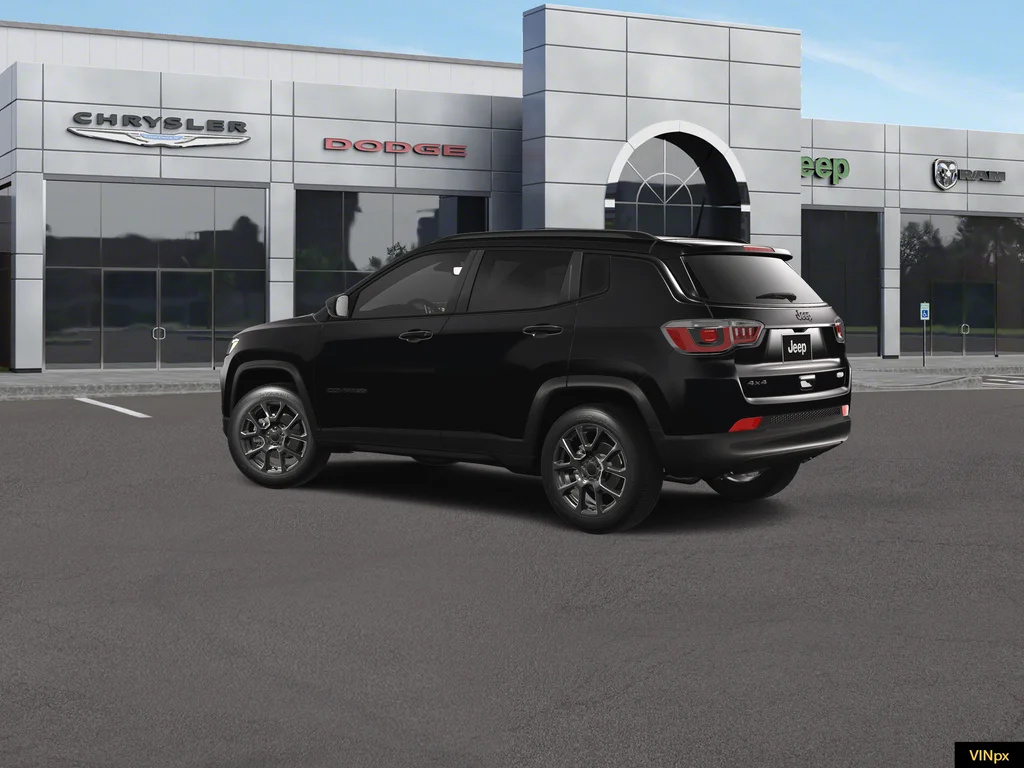 New 2026 Diamond Black Crystal Pearl-Coat Exterior Paint Jeep Latitude image 3