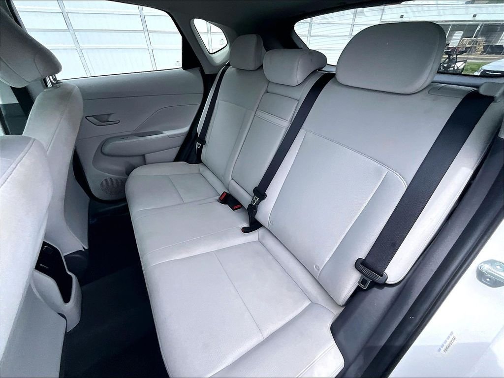 Used 2025 White Hyundai SEL image 15