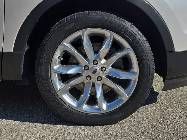 Used 2015 White Platinum Clearcoat Metallic Ford XLT image 41