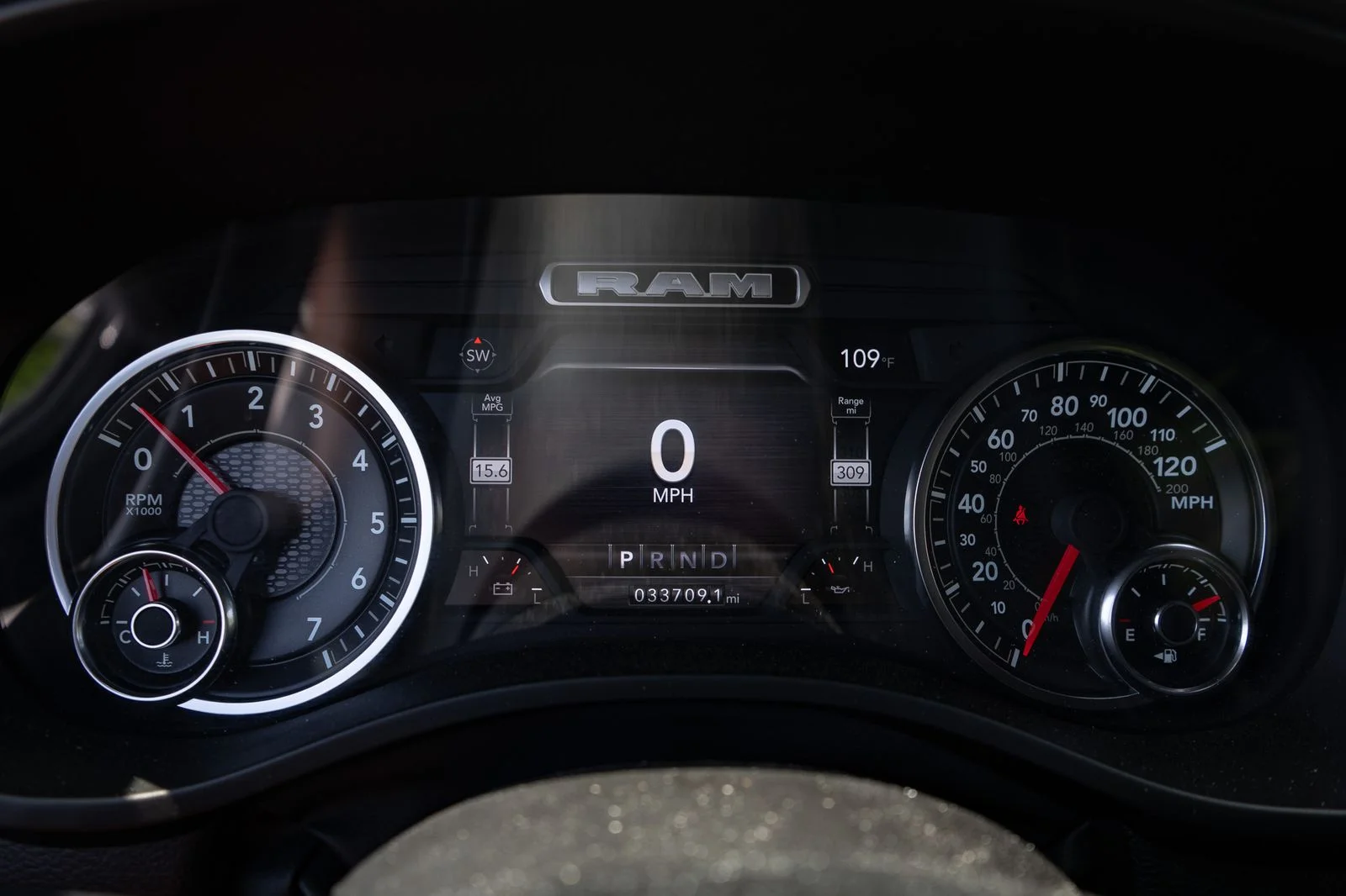 Used 2024 Silver Ram Laramie image 27