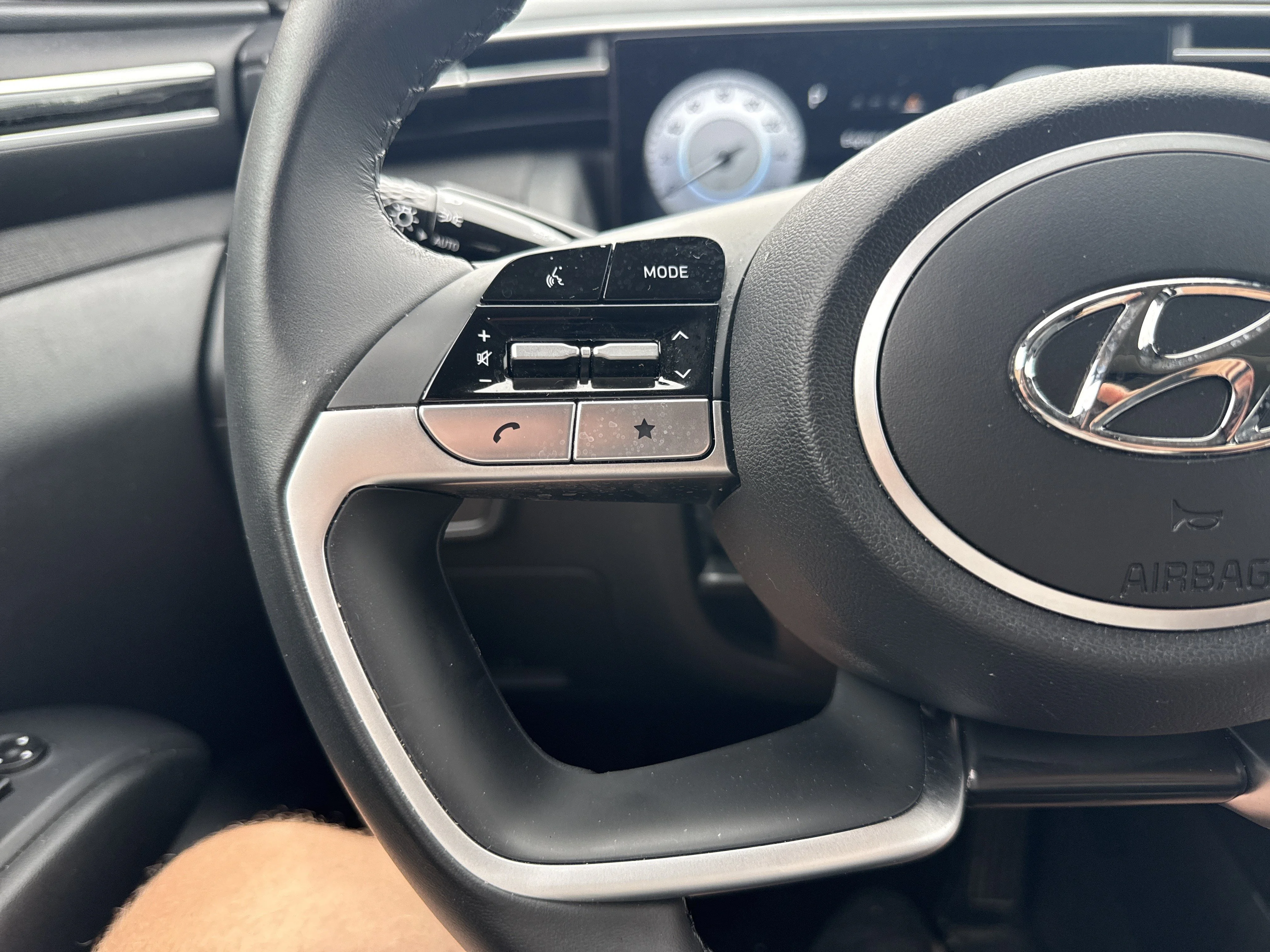 Used 2023 Amazon Gray Hyundai SEL image 12