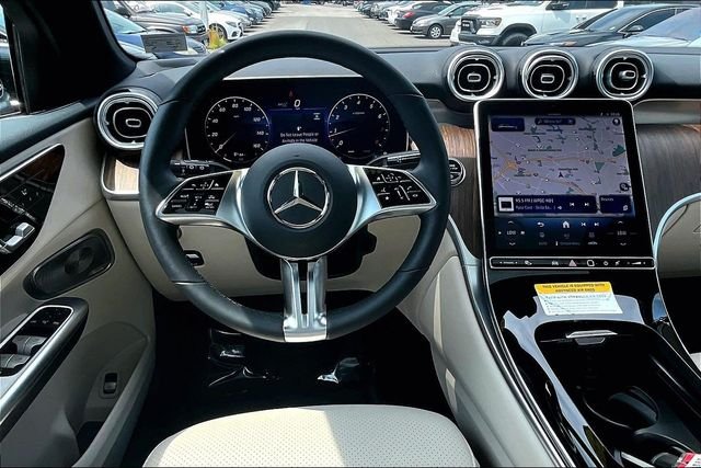 Used 2026 Blue Mercedes-Benz GLC 300 image 4