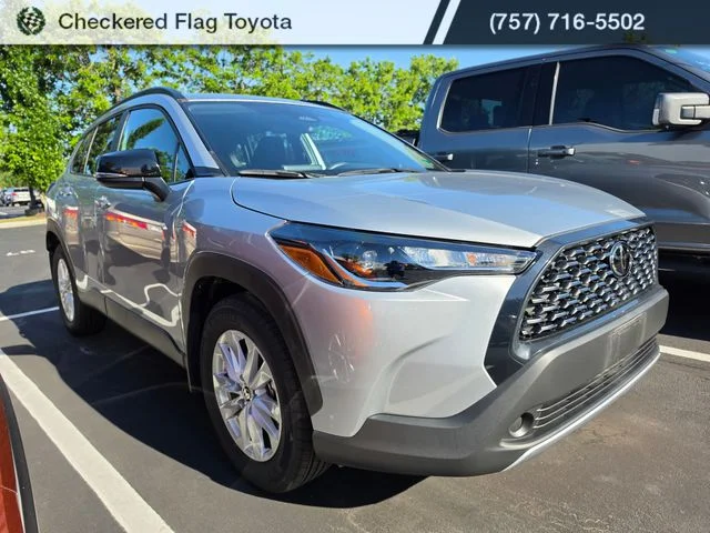 Used 2025 Sonic Silver Toyota LE image 3