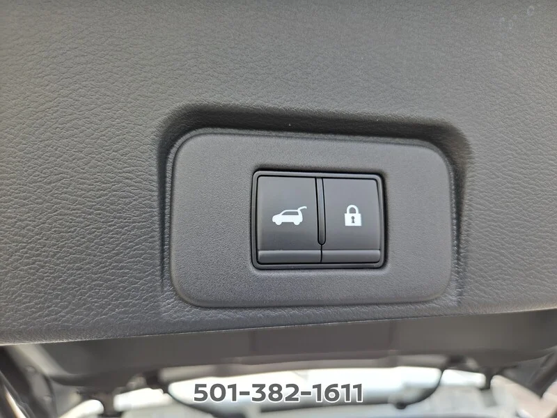 Used 2025 White Pearl NISSAN AWD SV image 19