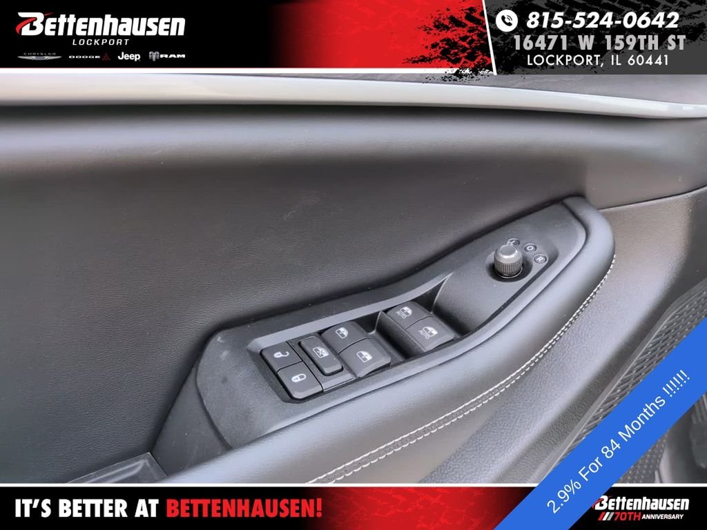 New 2026 Silver Zynith Exterior Paint Jeep Laredo Altitude image 15