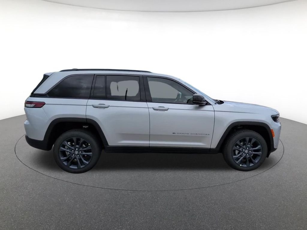 New 2026 Silver Zynith Exterior Paint Jeep  image 3