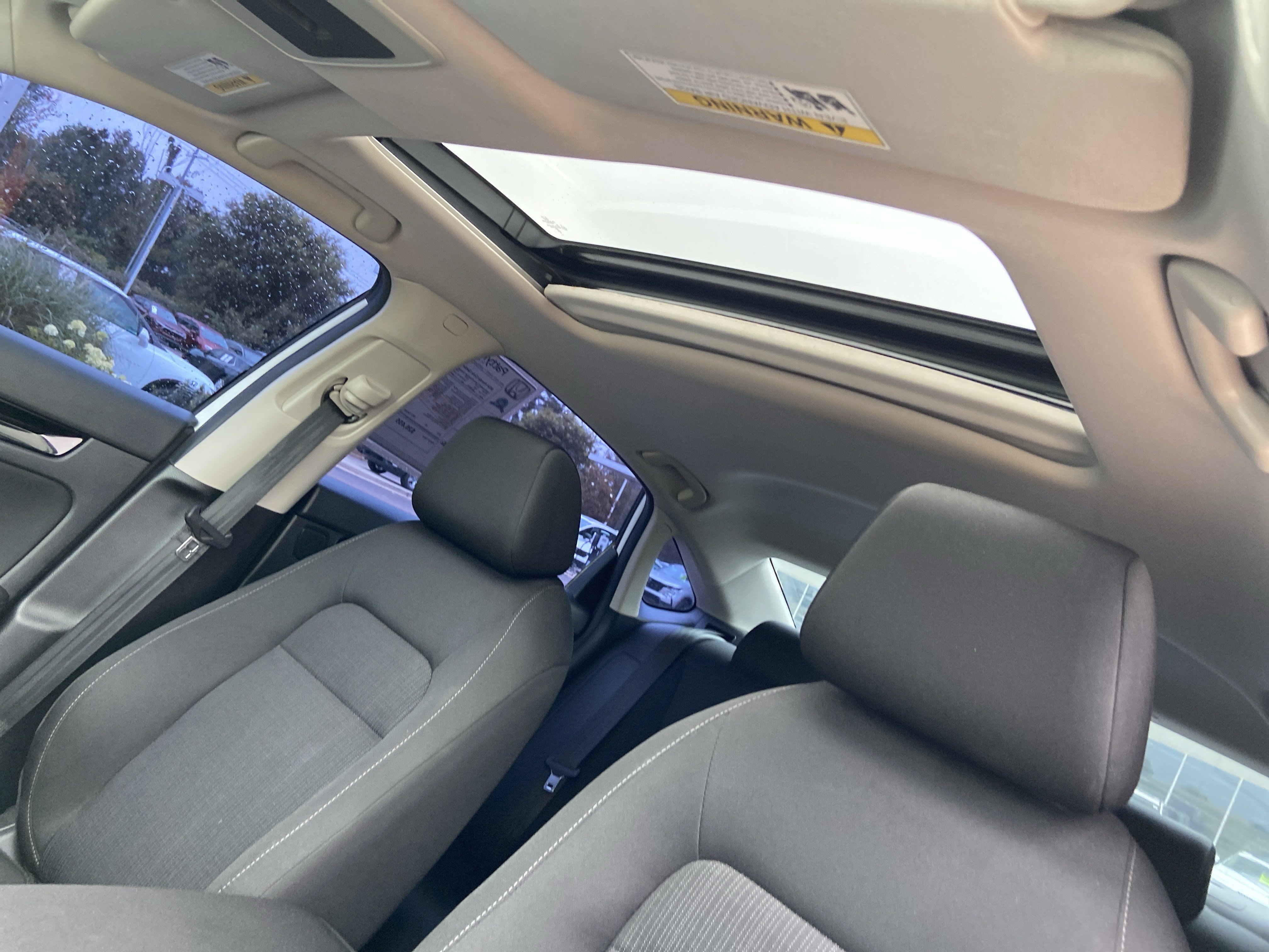 Used 2024 Platinum White Pearl Honda EX image 29