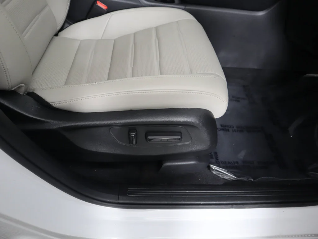 Used 2024 Platinum White Pearl Honda EX-L image 33