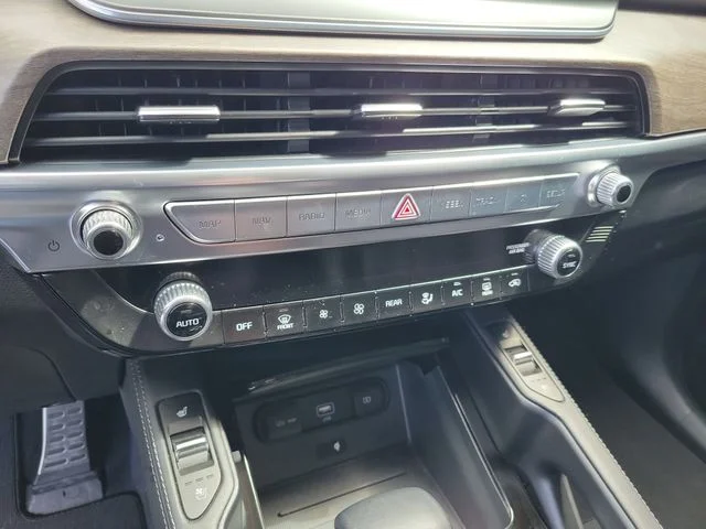 Used 2021 White Kia SX image 23