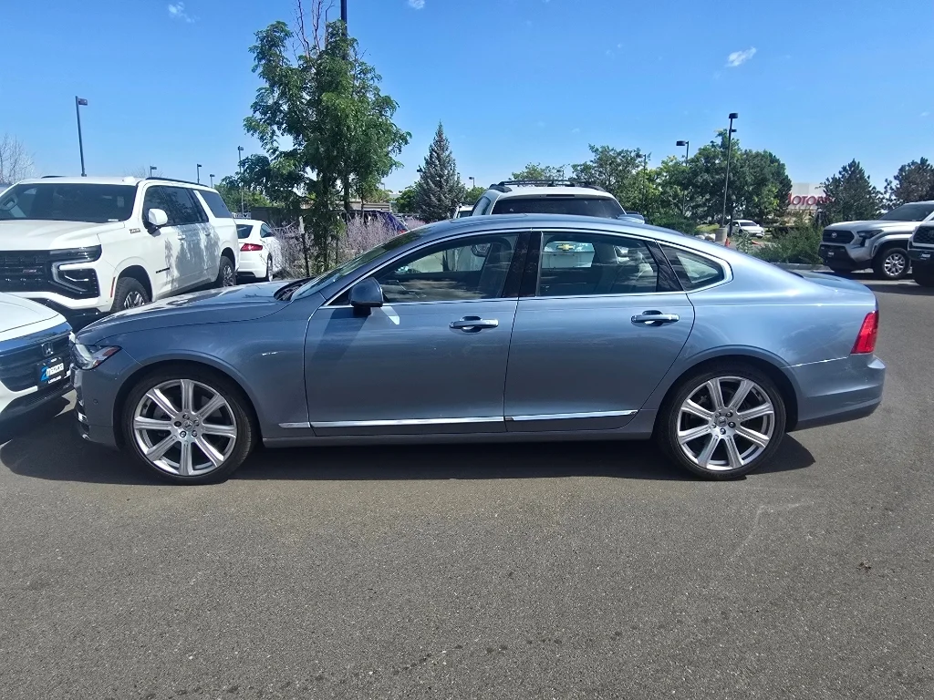 Used 2017 Mussel Blue Metallic Volvo Inscription image 12