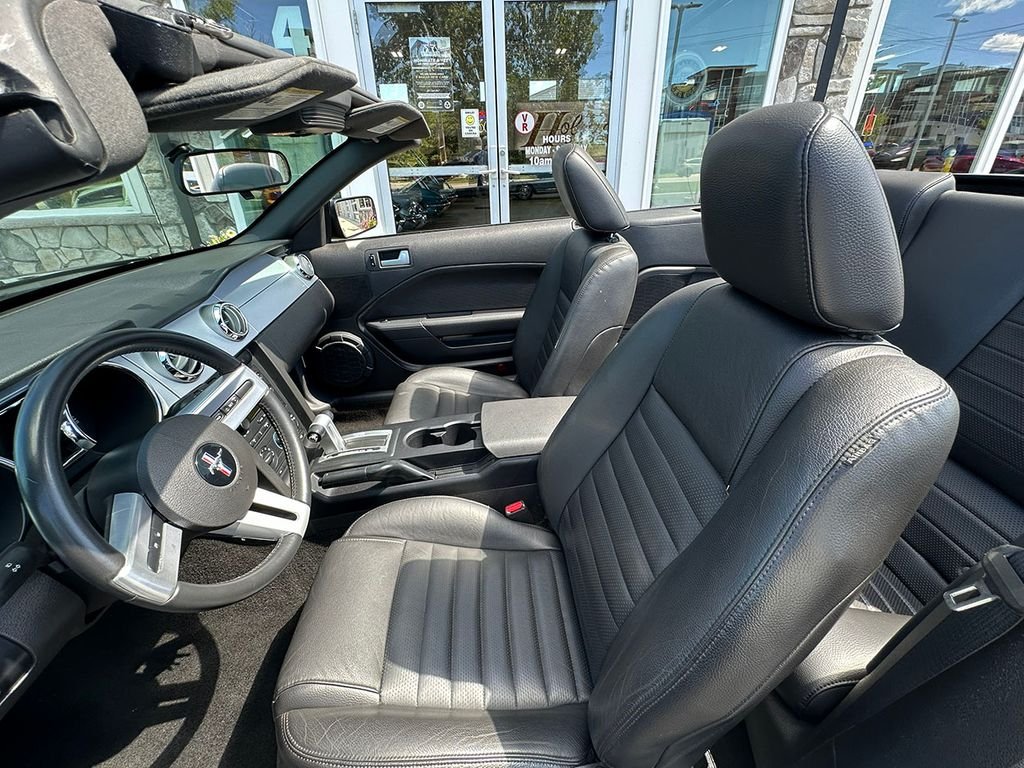 Used 2005 Black Ford  image 46