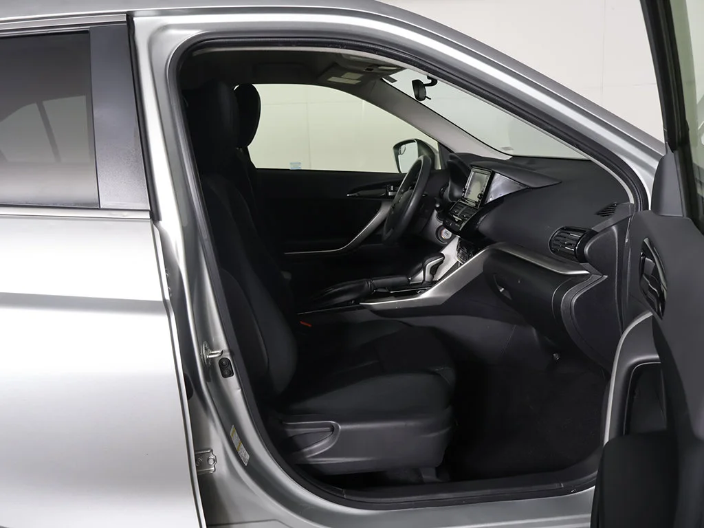 Used 2024 Silver Mitsubishi ES image 26