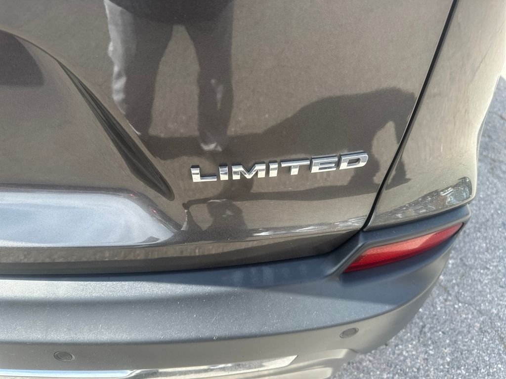 Used 2019 Gray Jeep Limited image 23