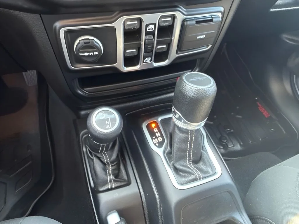 Used 2020 Silver Jeep Overland image 18