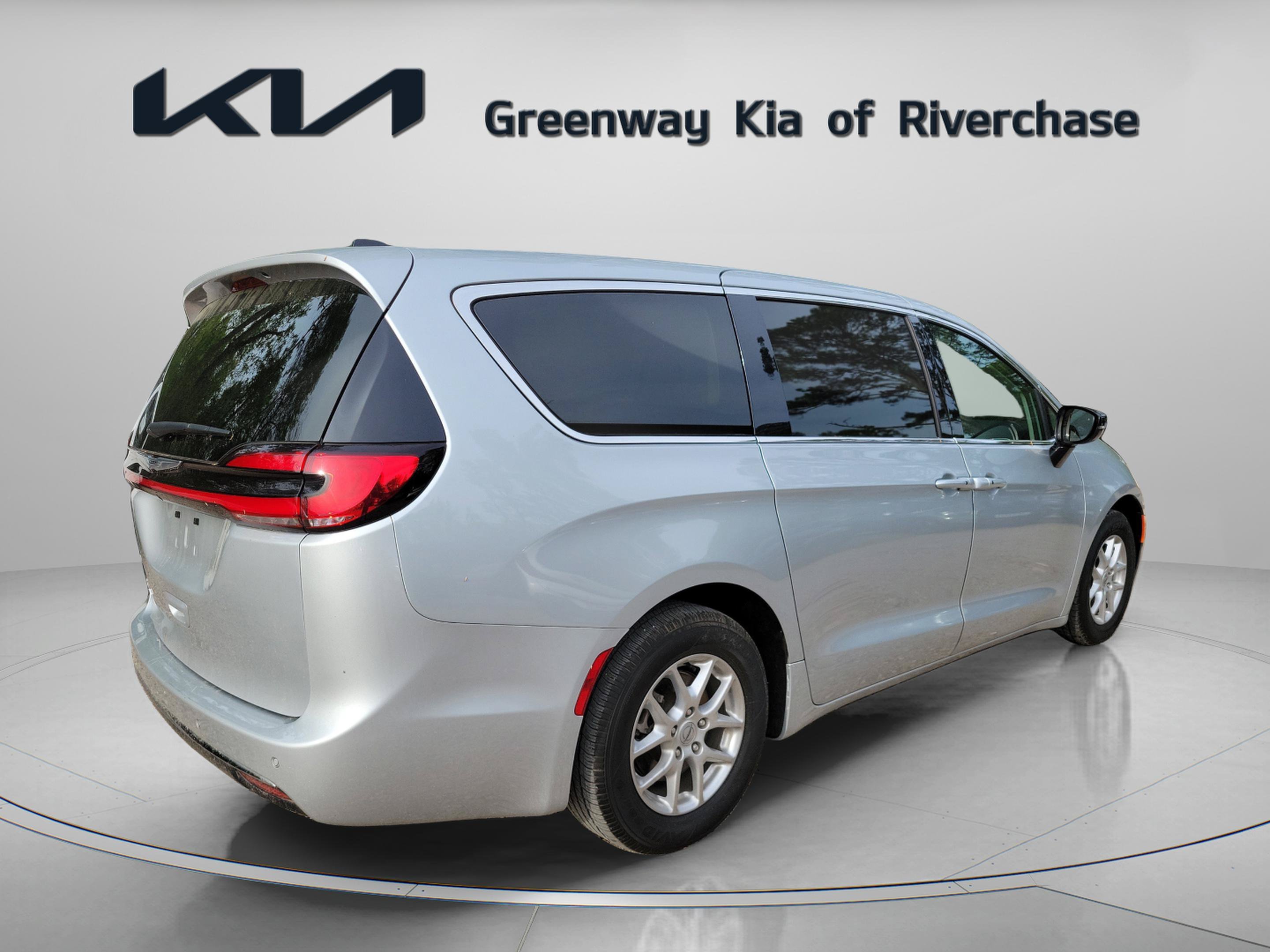 2024 Chrysler Pacifica Touring L - Photo 6