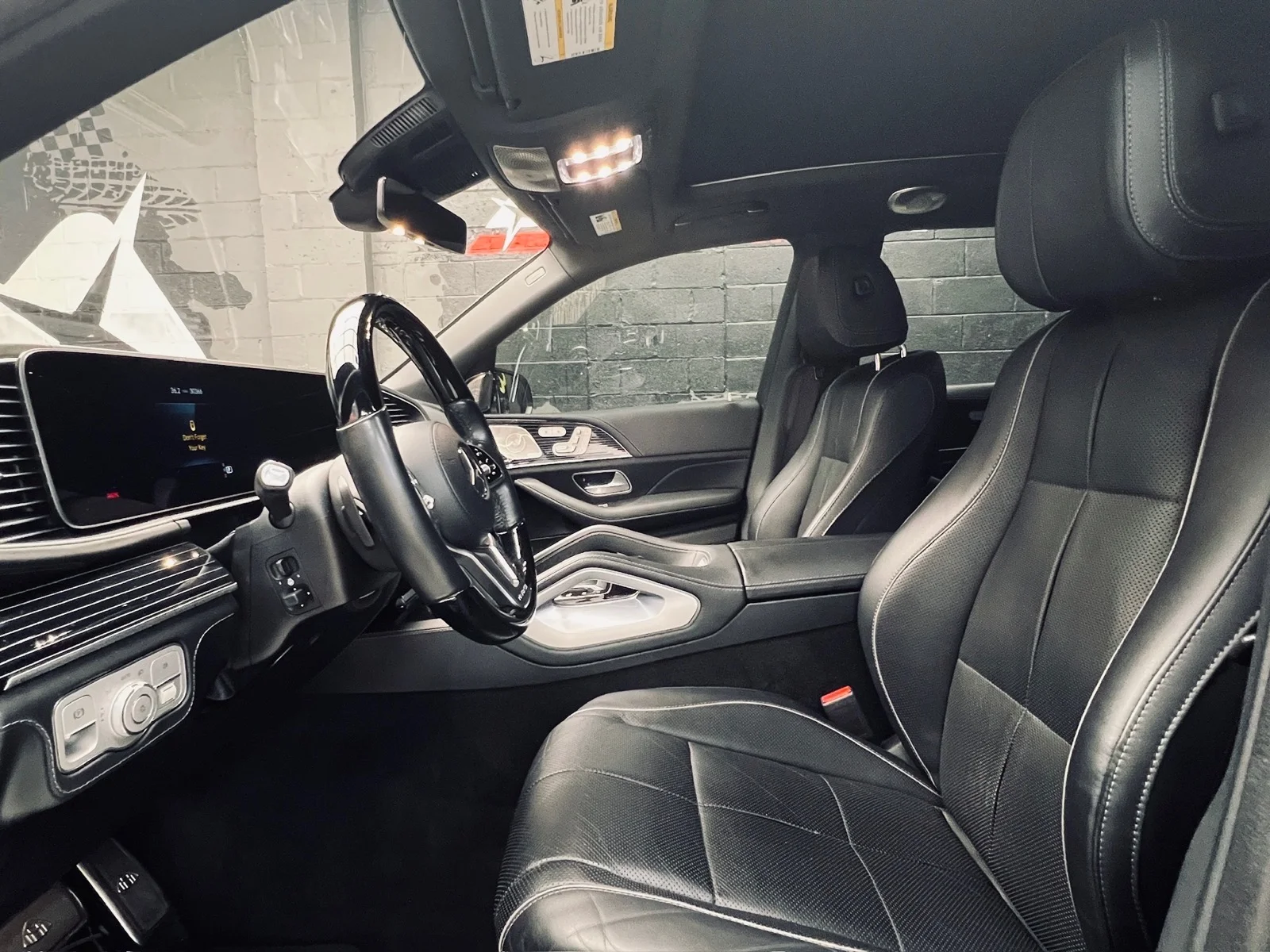 Used 2022 Cirrus Silver Metallic (922) Mercedes-Benz Mercedes-Maybach GLS 600 4MATIC® image 8