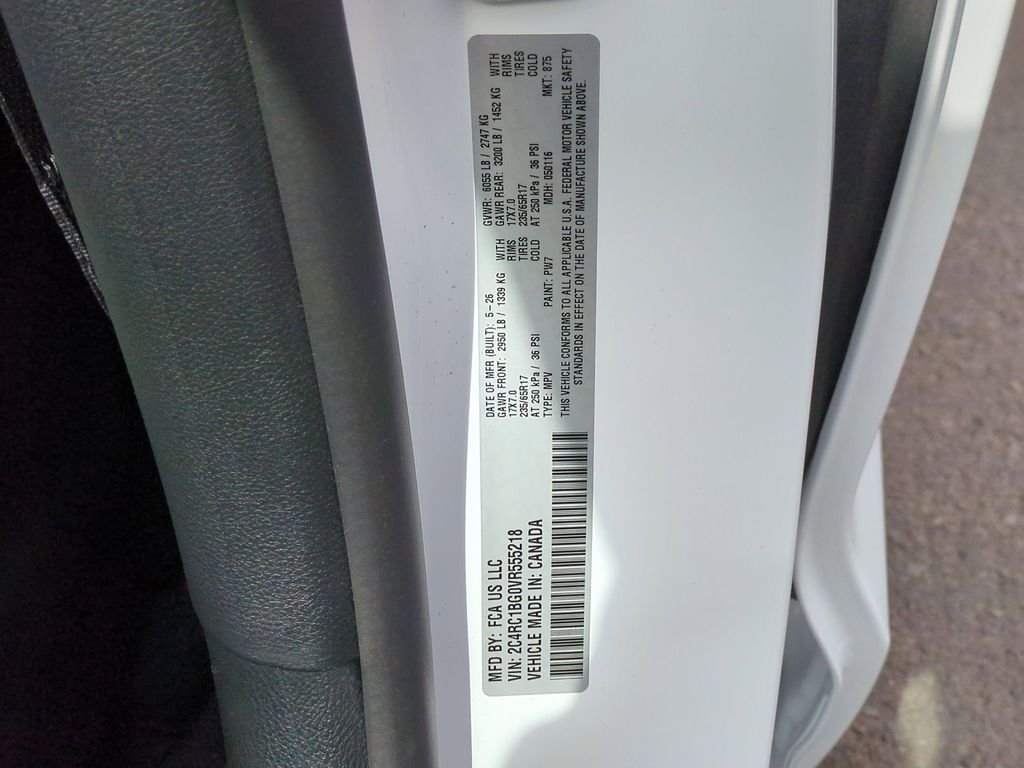 New 2027 Bright White Clear-Coat Exterior Paint Chrysler Select image 28