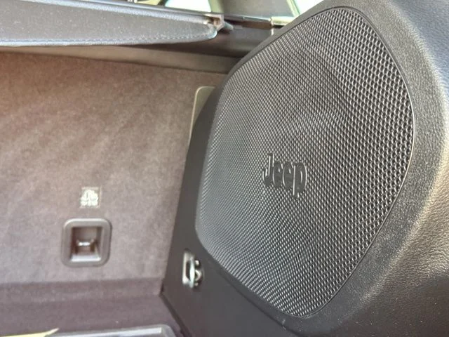 Used 2020 Beige Jeep Trailhawk image 12