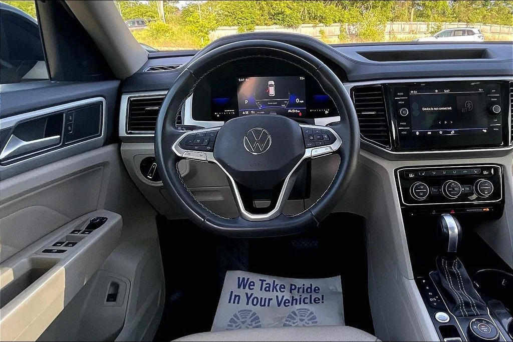 Used 2022 Black Volkswagen 3.6L V6 SE w/Technology image 5