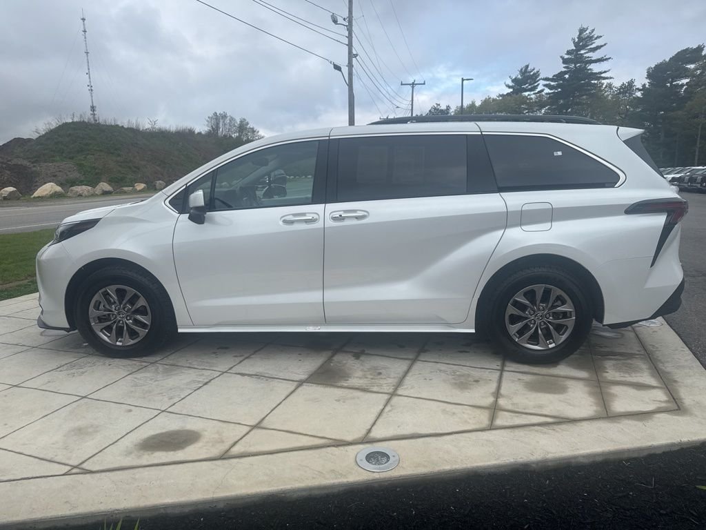 Used 2025 Beige Toyota XLE image 4
