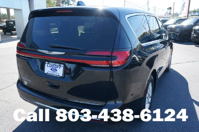 Used 2023 Brilliant Black Crystal Pearlcoat Chrysler Touring L image 3
