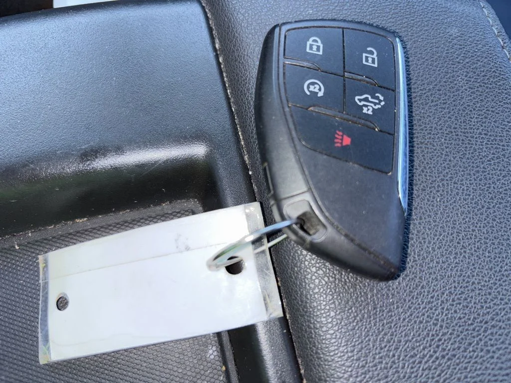 Used 2025 Summit White GMC SLT image 18