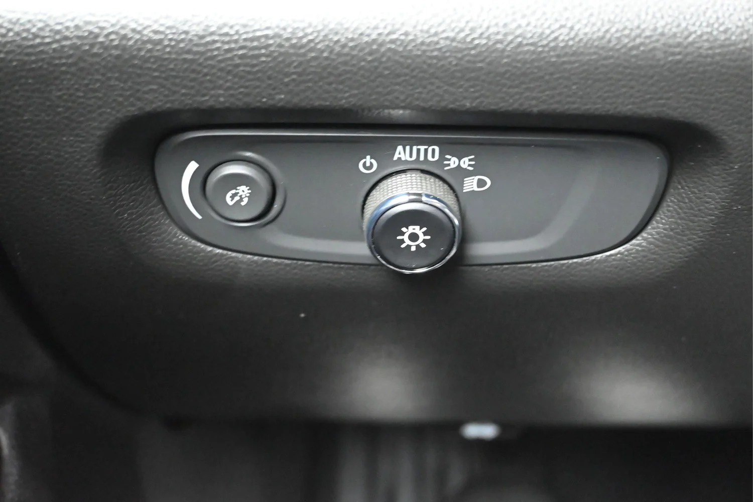 Used 2023 White Chevrolet RS image 18