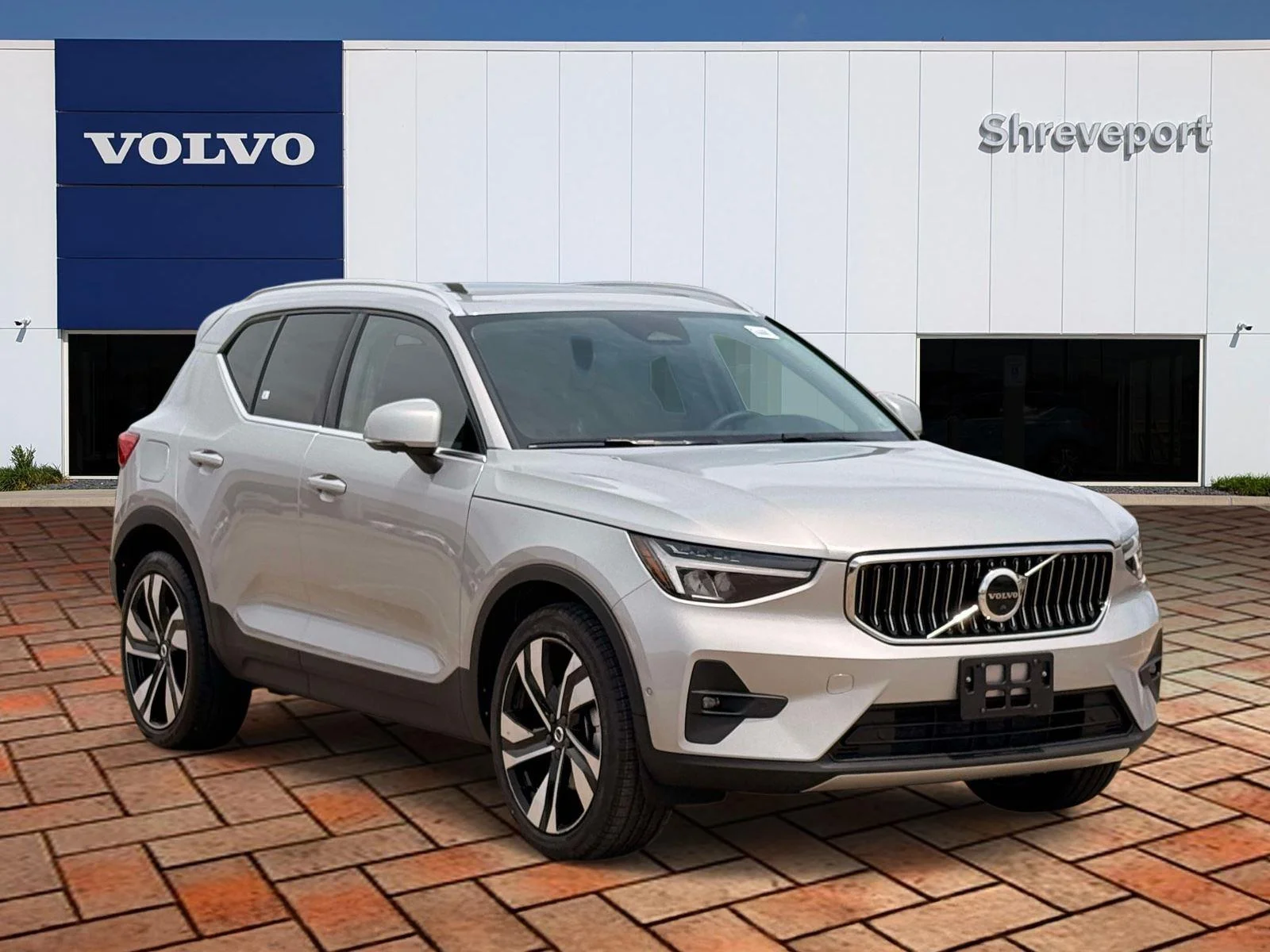 Certified Used 2023 Silver Dawn Metallic Volvo Plus image 3