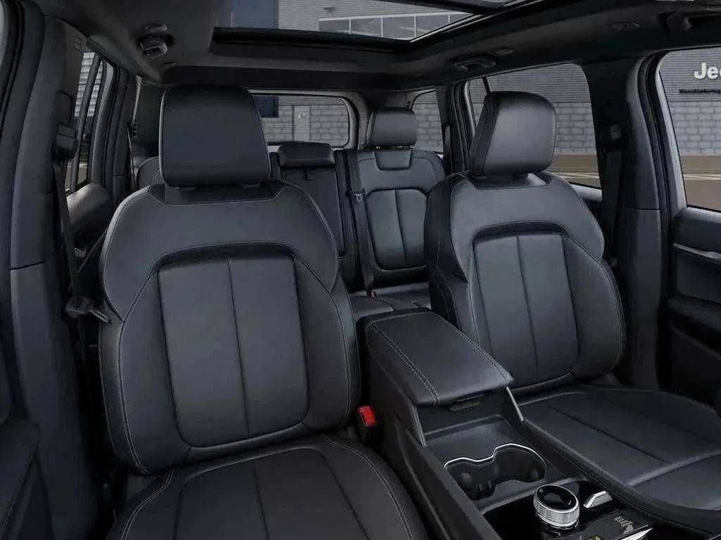 New 2026 Bright White Clear-Coat Exterior Paint Jeep Limited image 77