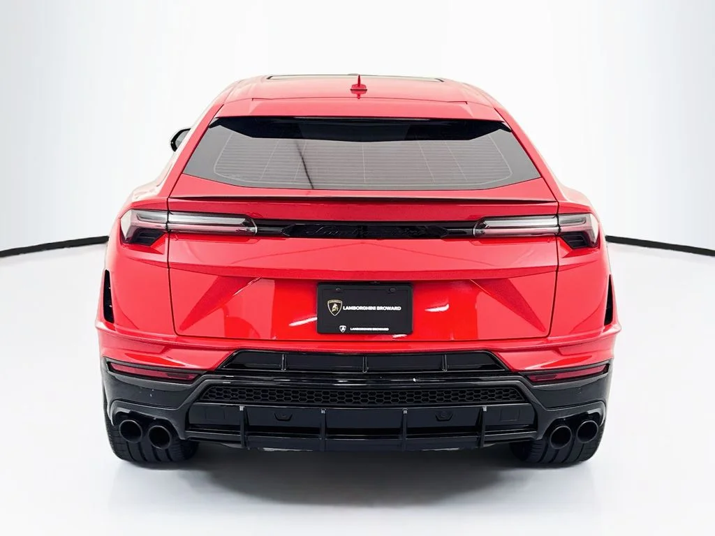 Used 2023 Red Lamborghini S image 6