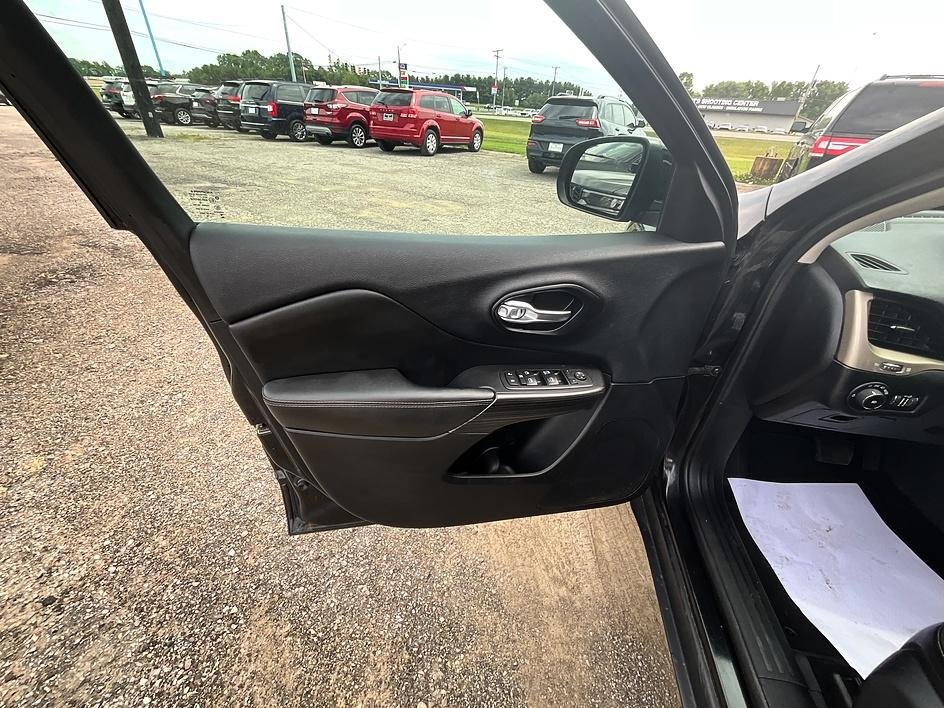 Used 2015 Black Jeep Limited image 11