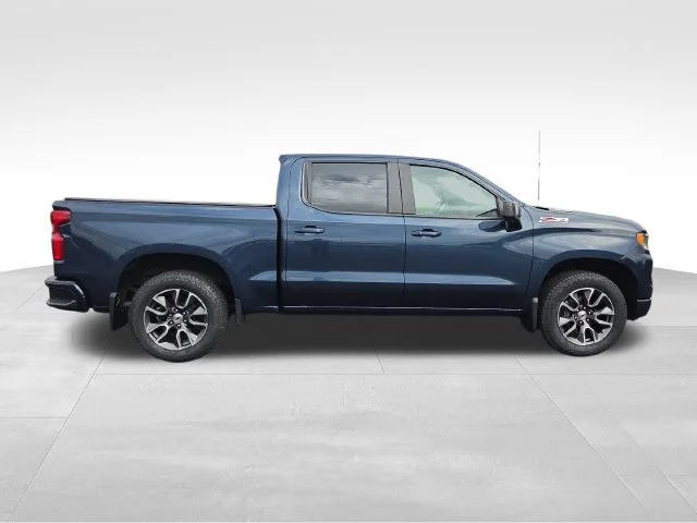 Used 2022 NORTHSKY BLUE METALLIC Chevrolet RST image 7
