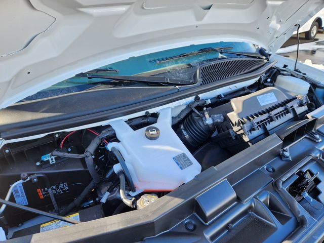 New 2026 Summit White Chevrolet 2WT image 33