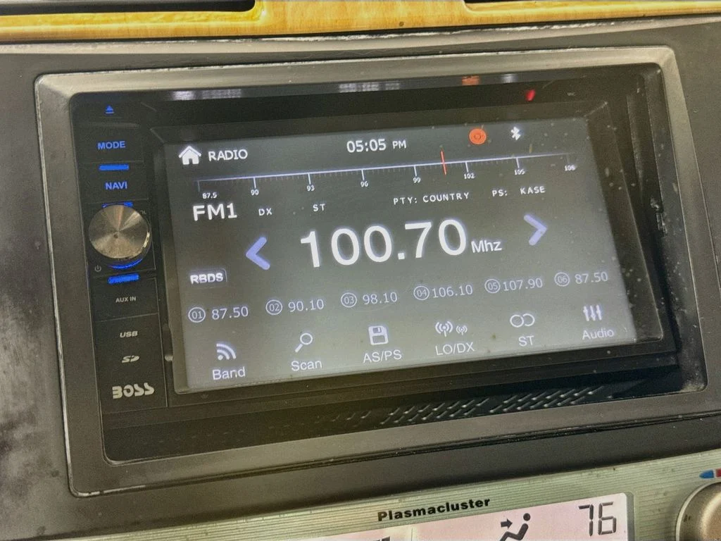 Used 2007 Silver Toyota XLE image 16