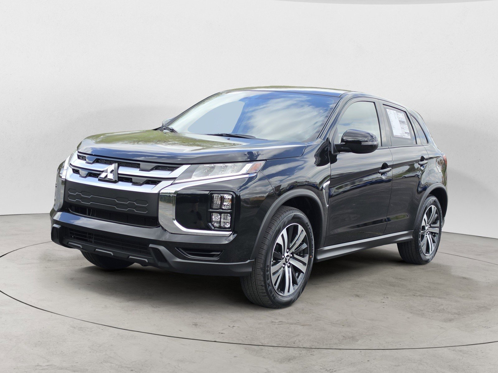 New 2026 Labrador Black Pearl Mitsubishi SE image 5