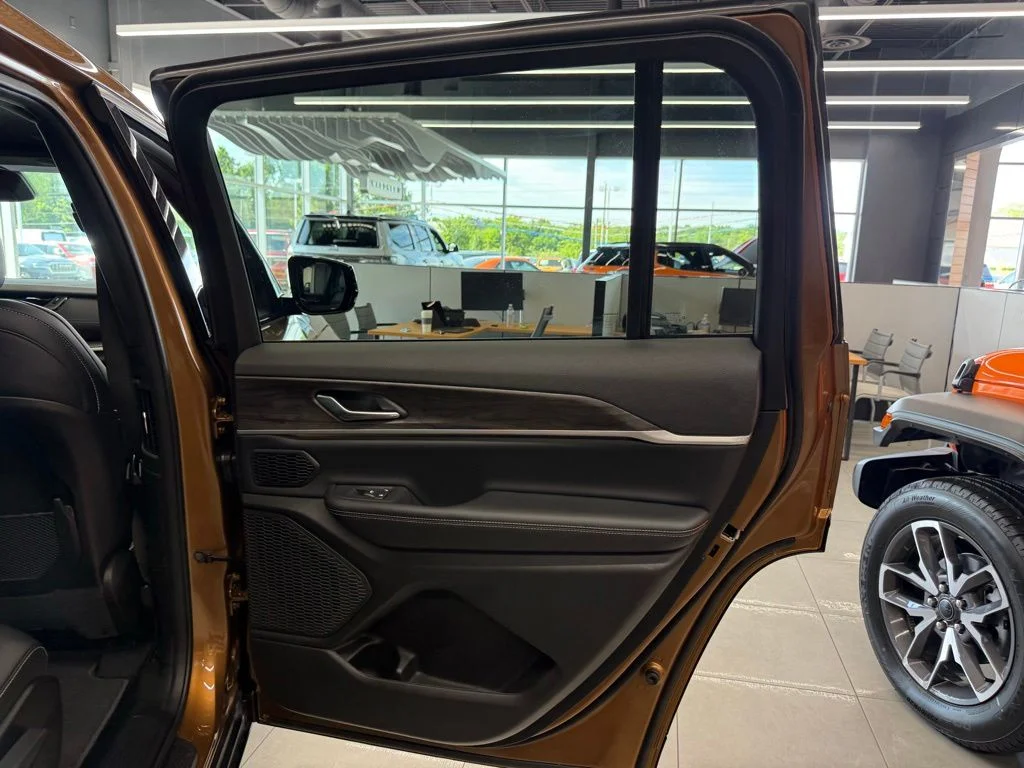 New 2026 Copper Shino Metallic Clear-Coat Exterior Paint Jeep Limited image 53