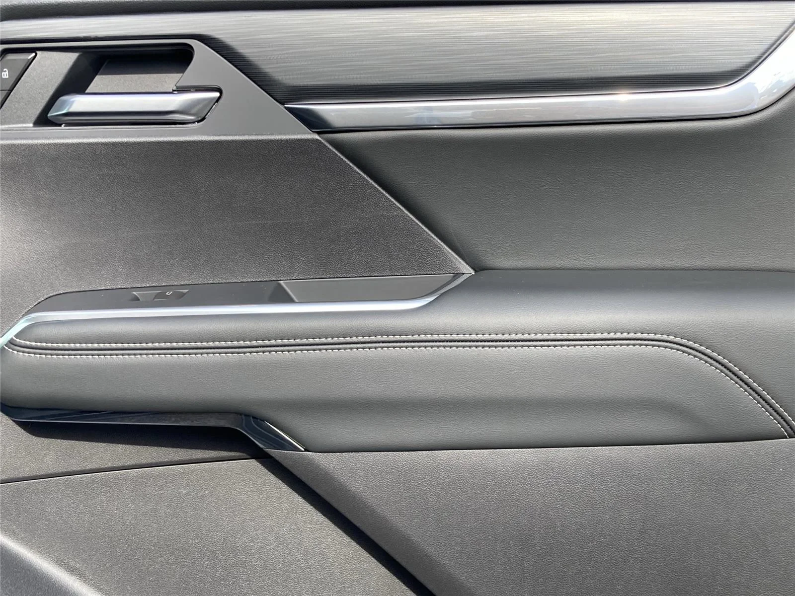 New 2026 Ebony Twilight Metallic GMC Elevation image 32