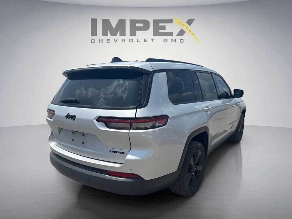Used 2022  Jeep Limited image 5
