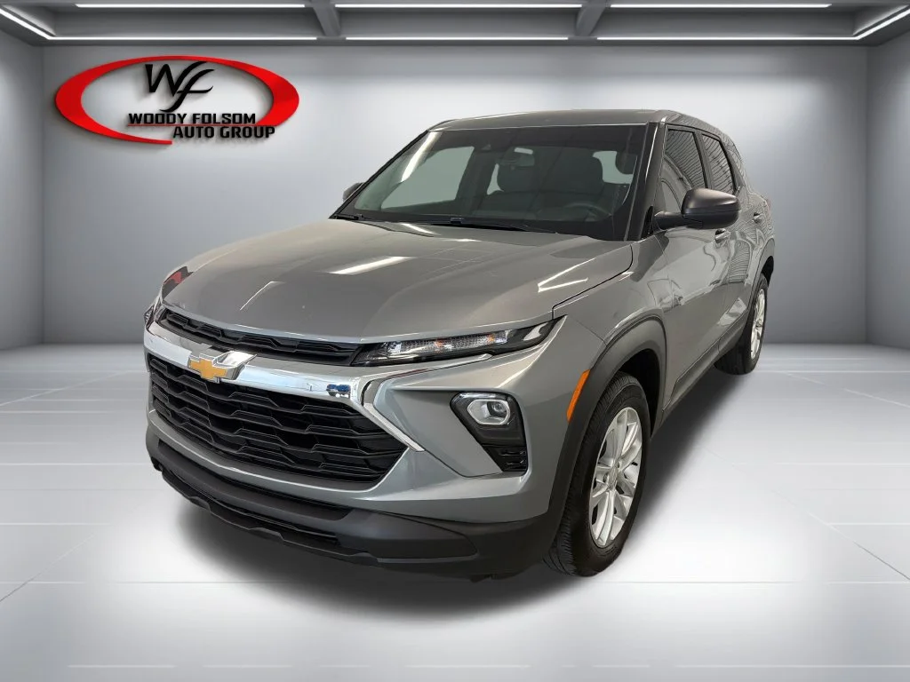 Used 2025 Gray Chevrolet LS image 3