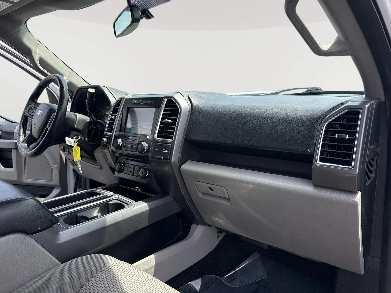 Used 2016 Oxford White/Magnetic Metallic Ford XLT image 27