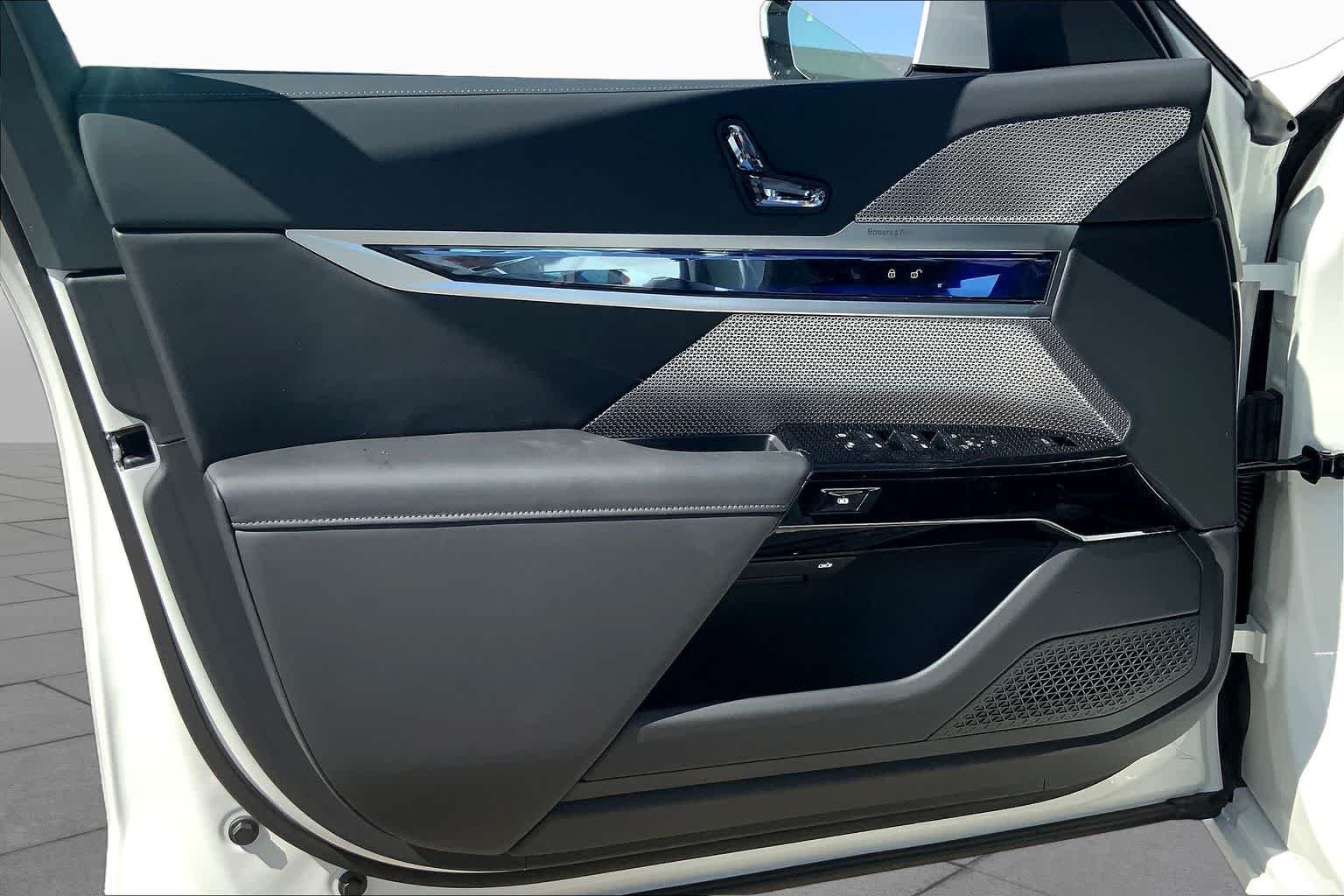 2025 BMW i7 50 - Photo 10