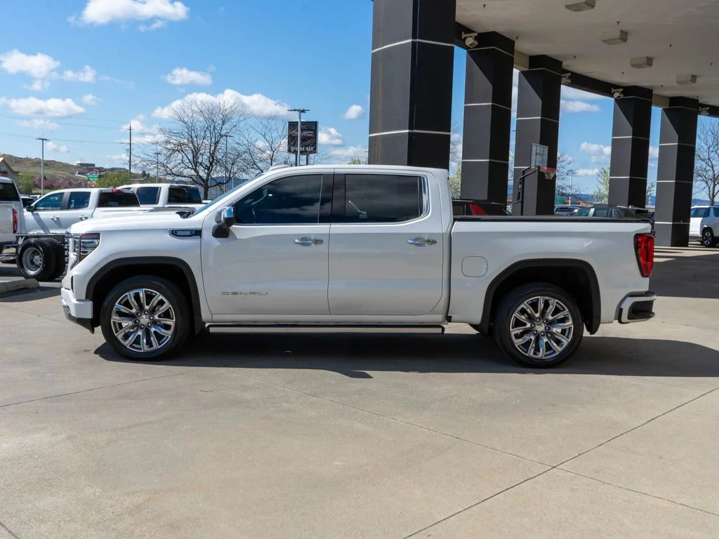Used 2024 White GMC Denali image 4