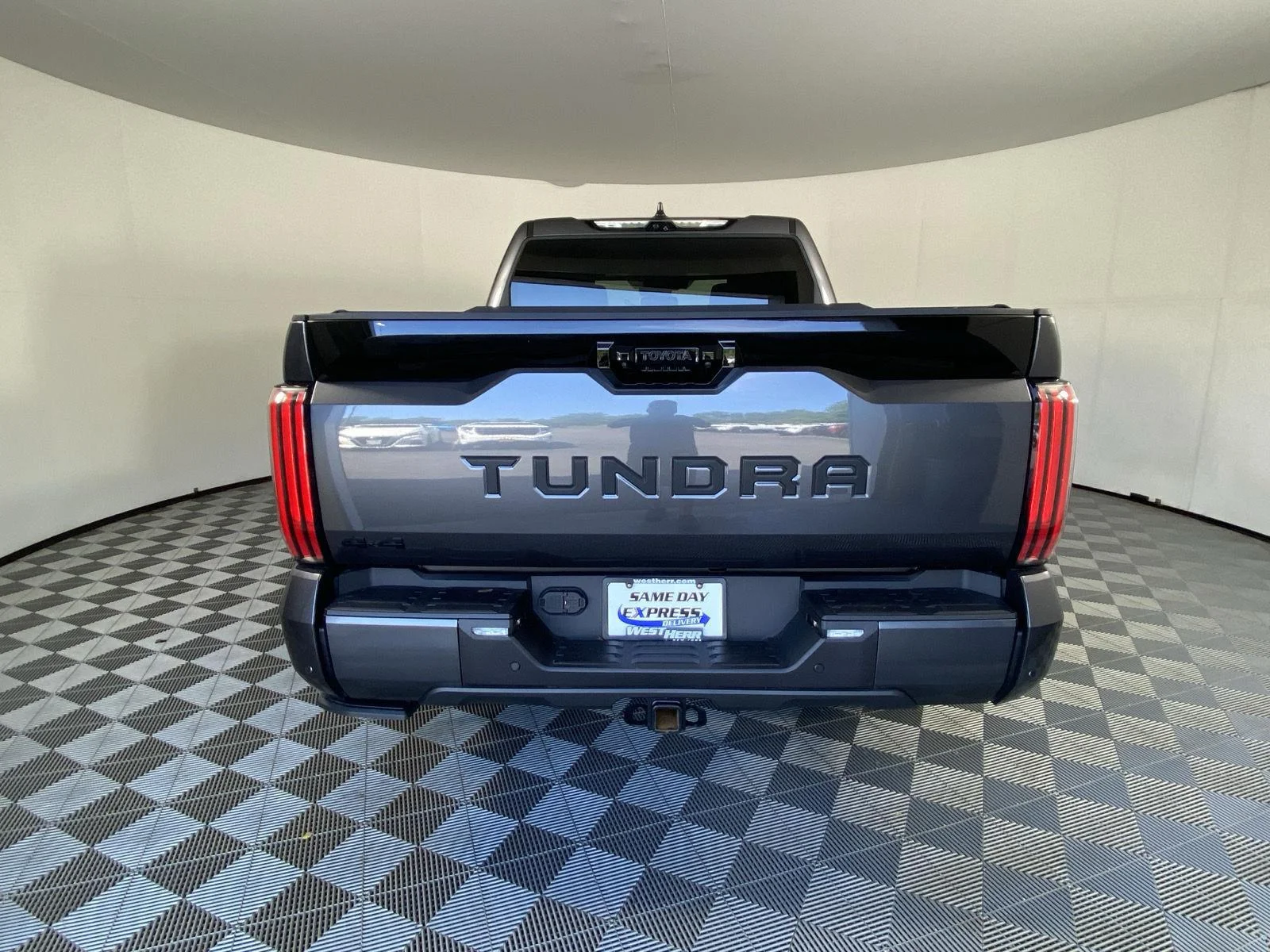 Used 2025 Magnetic Gray Metallic Toyota Platinum image 6