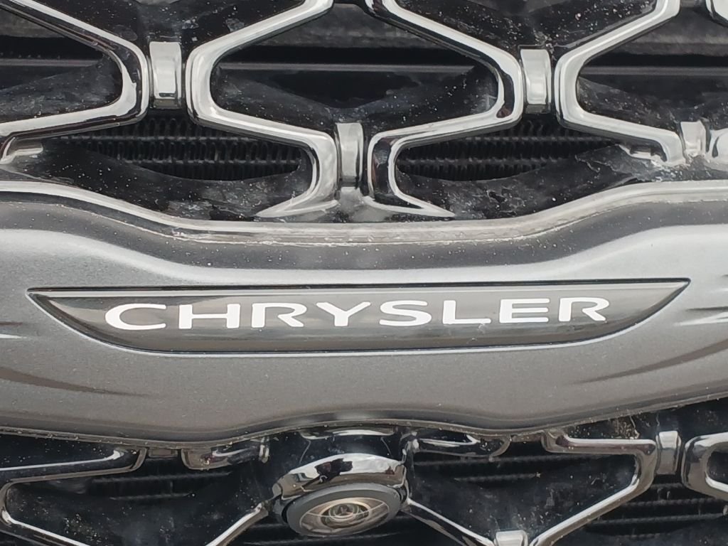 Used 2024 White Chrysler Select image 34