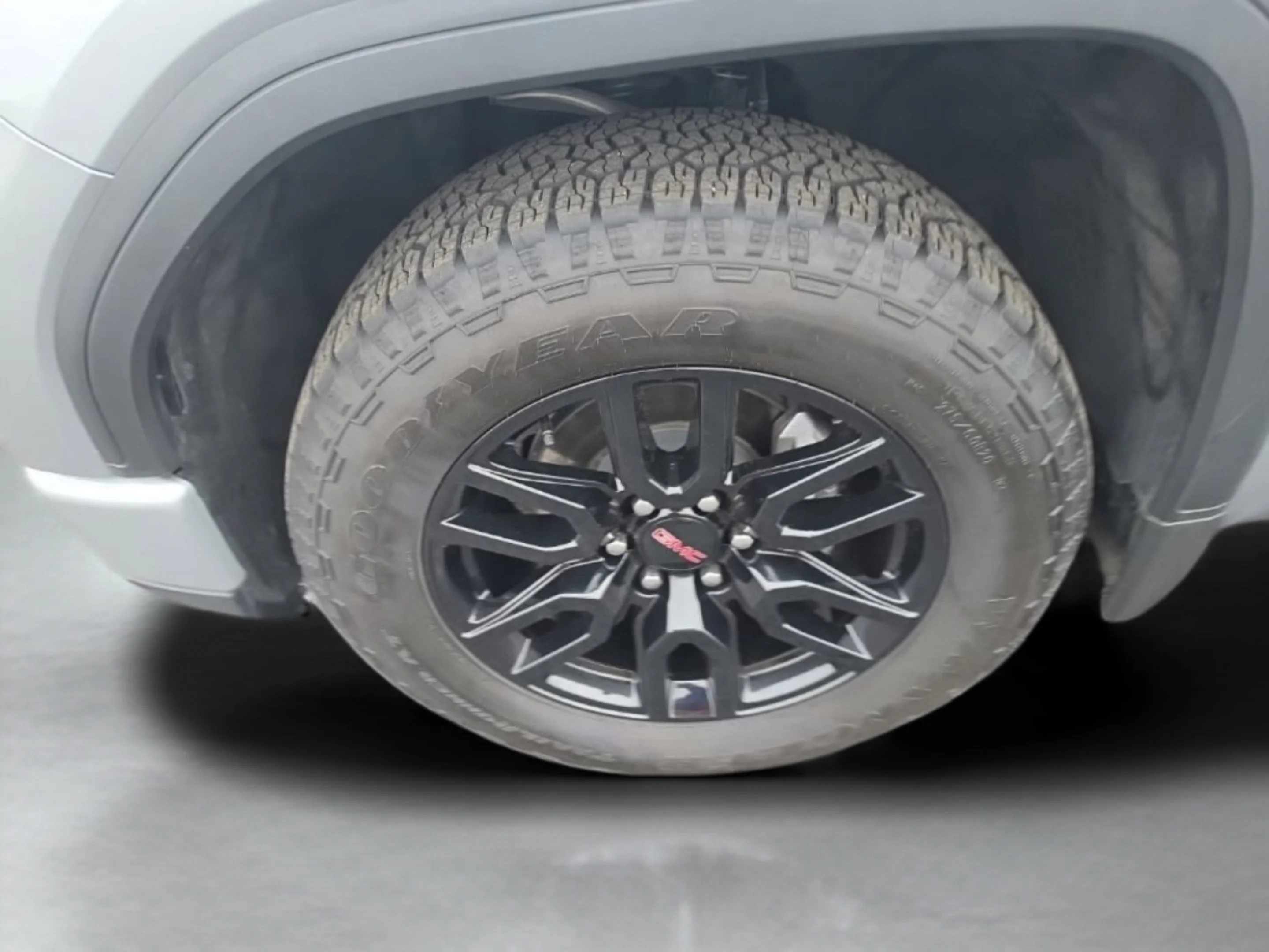 Used 2025 Sterling Metallic GMC Elevation image 32