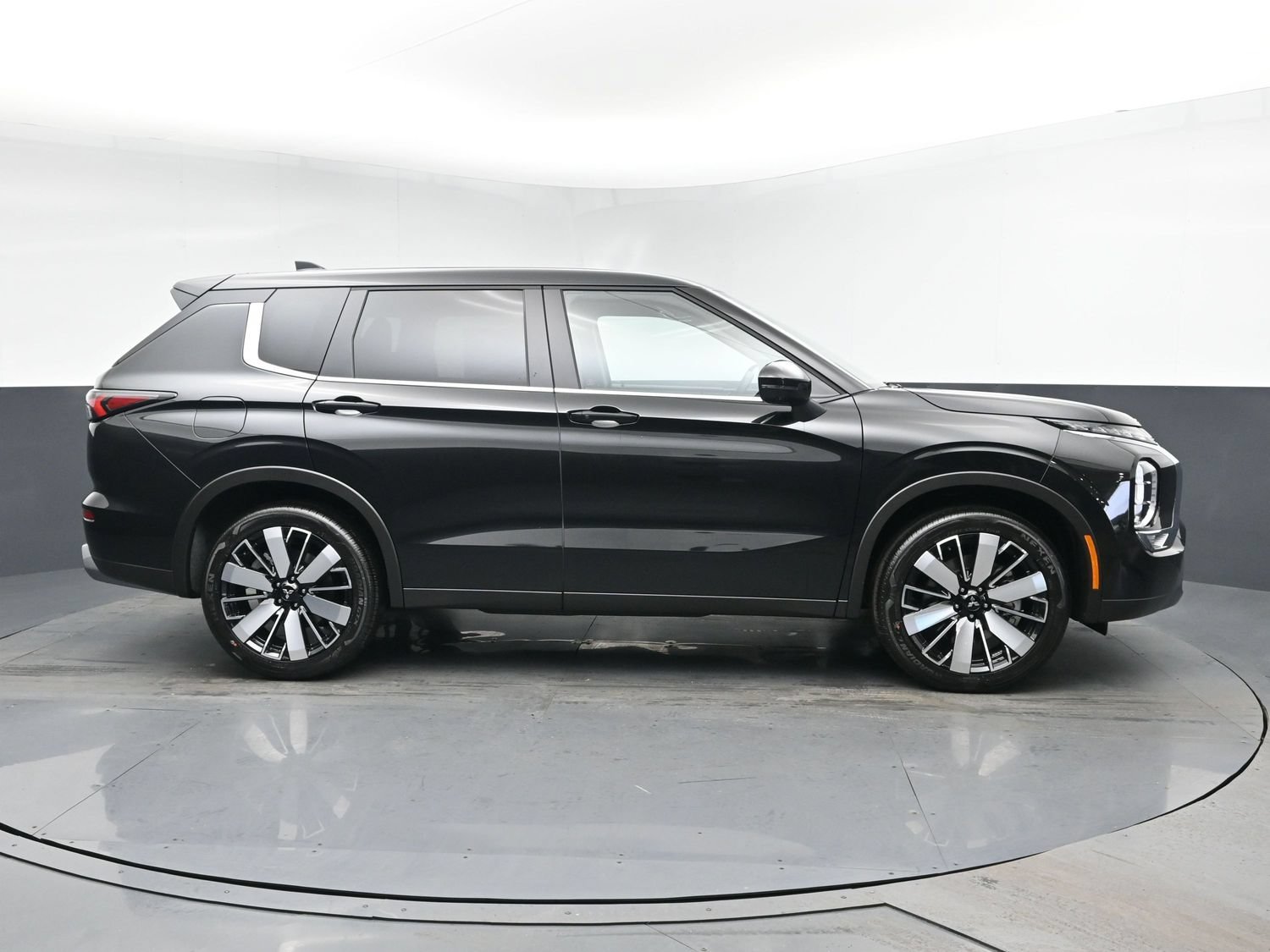 New 2026 Black Mitsubishi SE 1.5T 2WD image 3