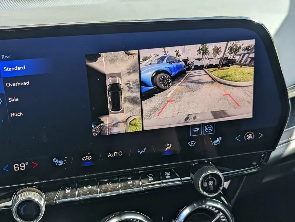 New 2025 Summit White Chevrolet LT image 15