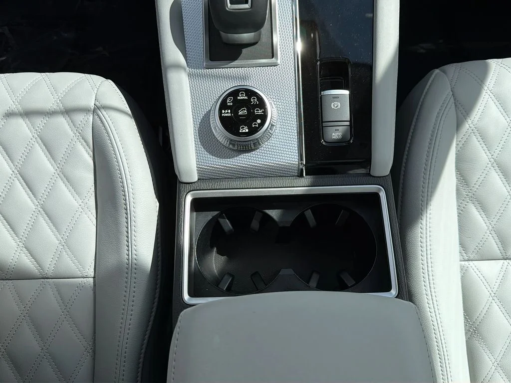 New 2025 Black Diamond Mitsubishi SEL image 16