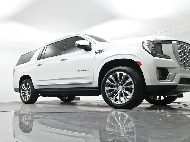 Used 2021 WHITE FROST TRICOAT GMC Denali image 26