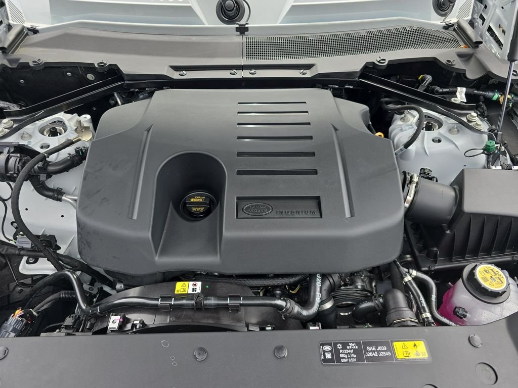 New 2026 Fuji White Land Rover X-Dynamic SE image 31